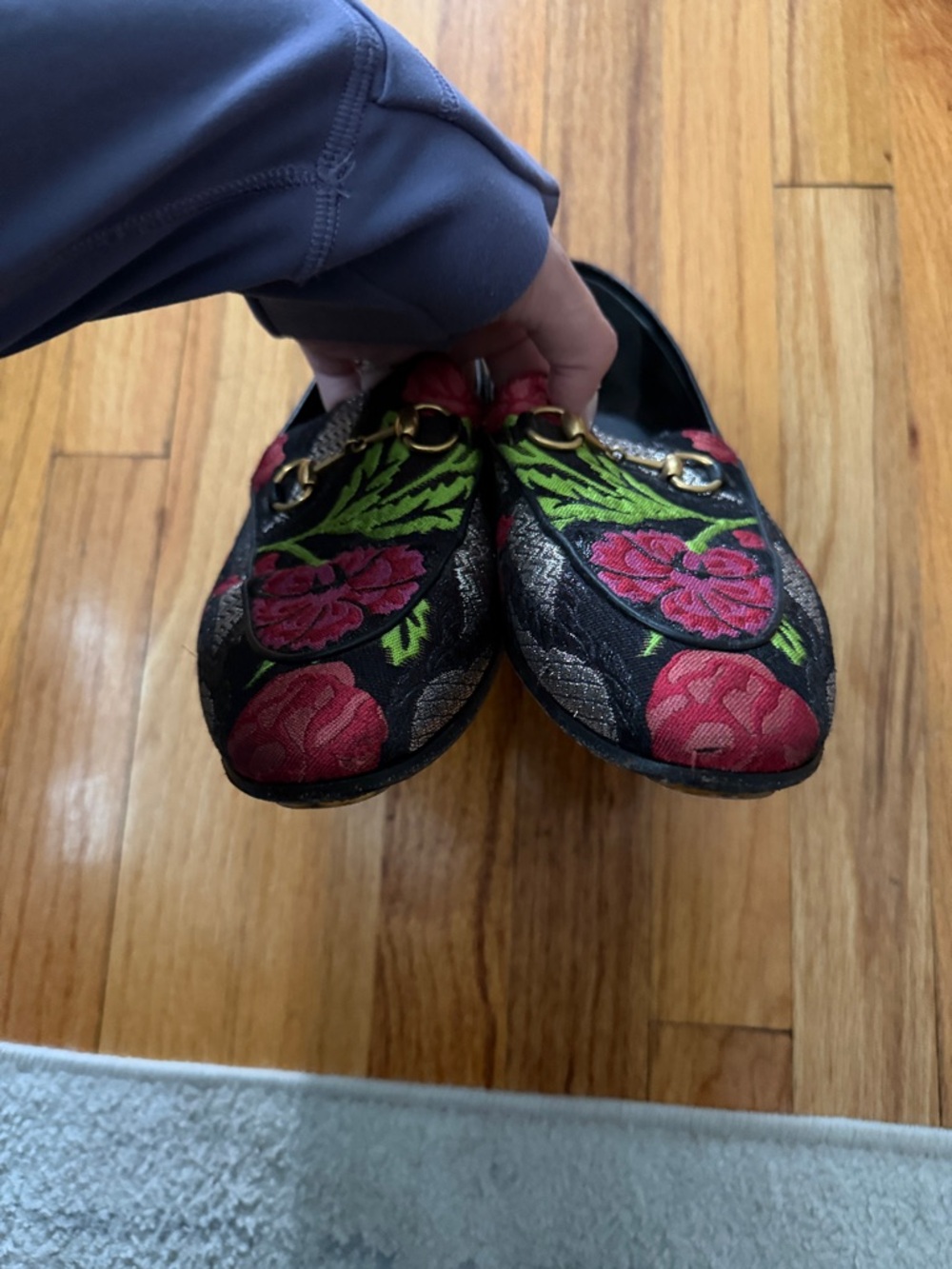 Gucci Black Floral Embroidered Horsebit Loafers with Gold Detail - Picture 4 of 5